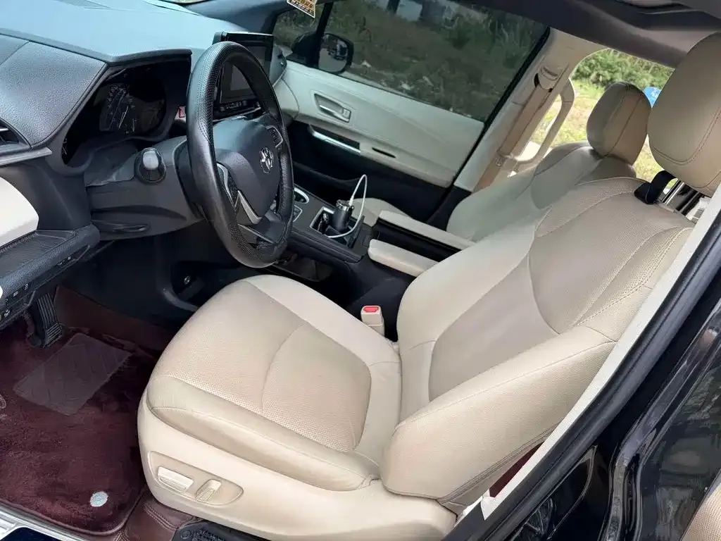 Toyota Sienna 2023 из CN, фото 3