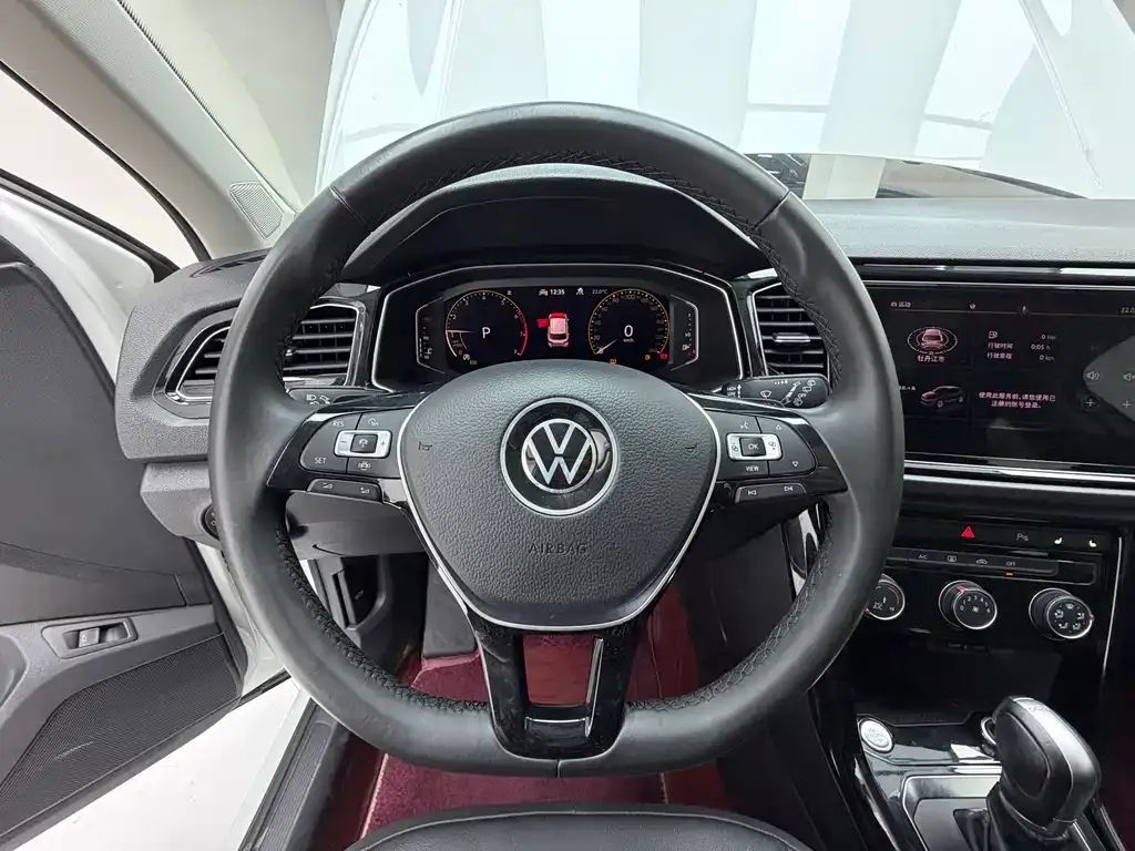 Volkswagen T-Roc — фото 7