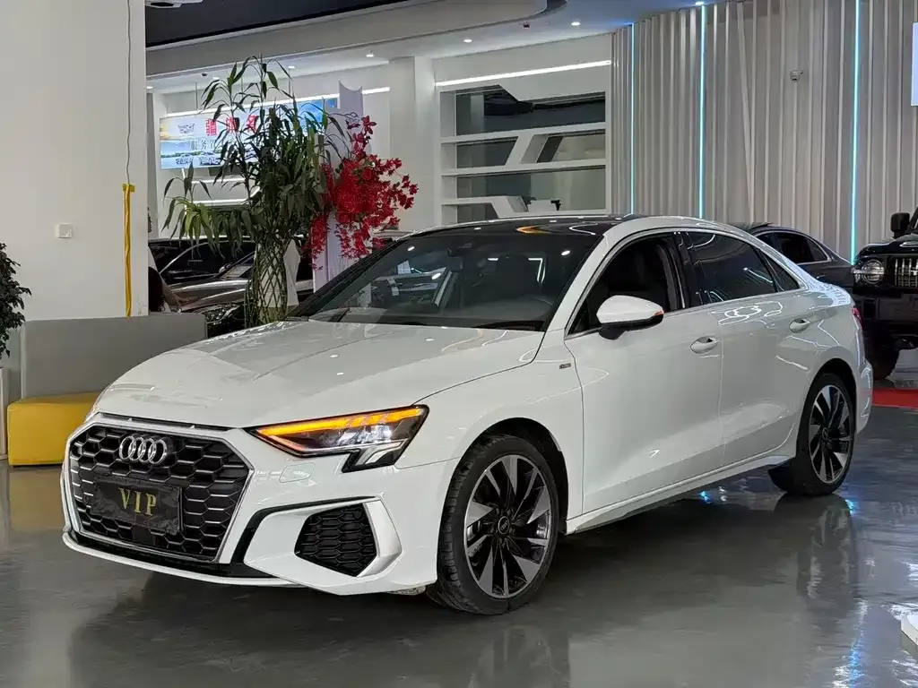 Audi A3 — фото 1