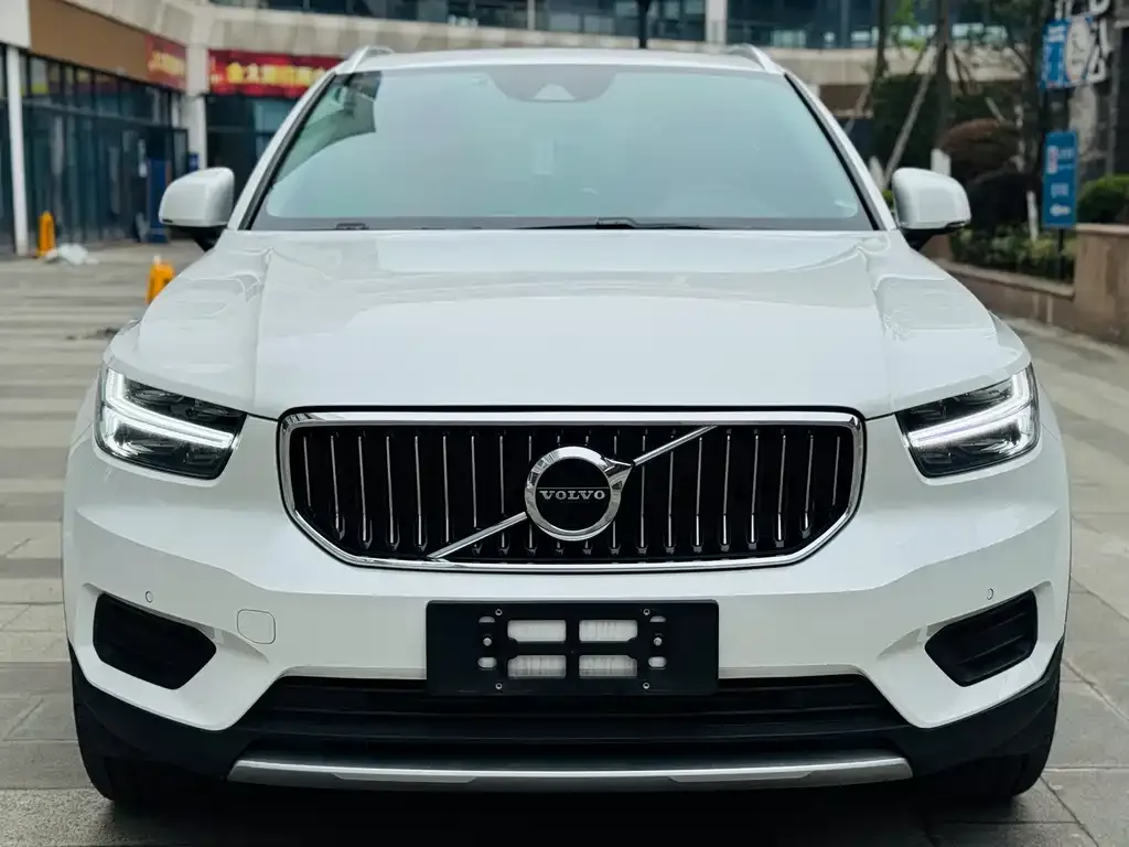 Volvo XC40 — фото 3