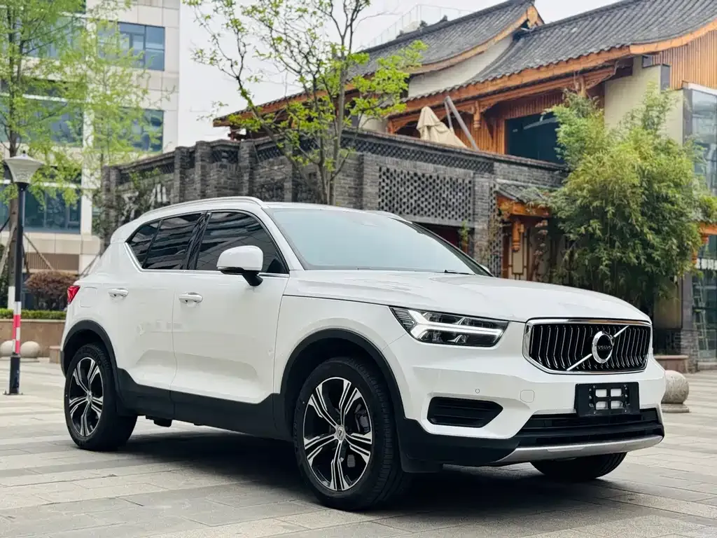 Volvo XC40 — фото 6