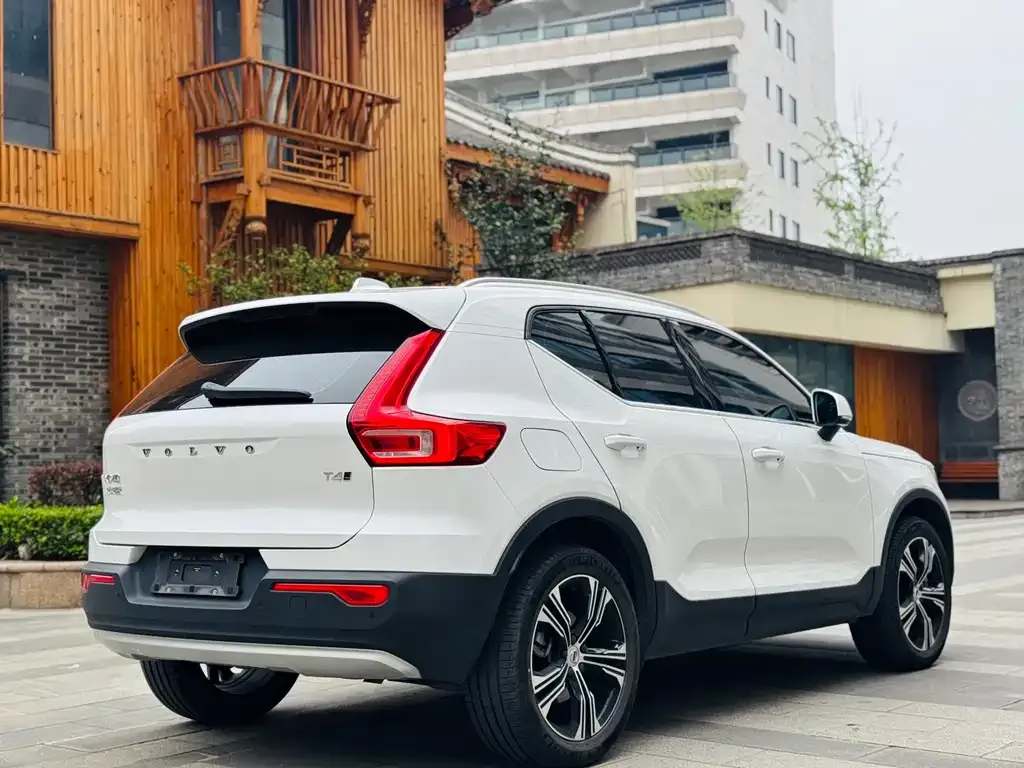 Volvo XC40 — фото 4