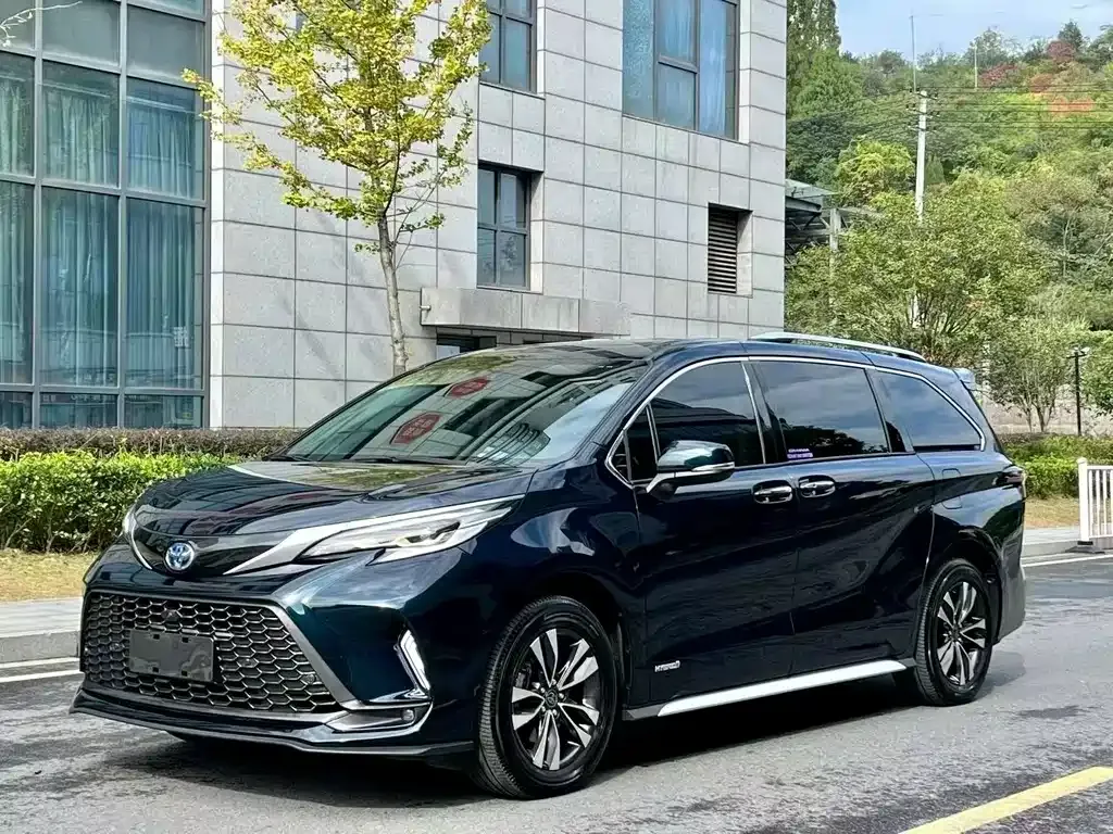 Toyota Granvia — фото 1