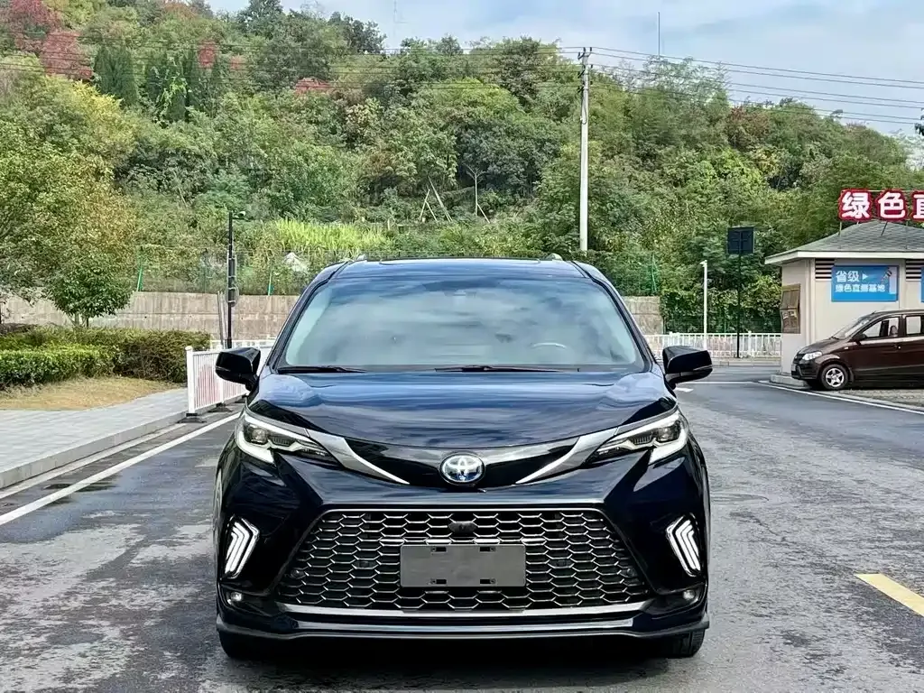 Toyota Granvia — фото 8