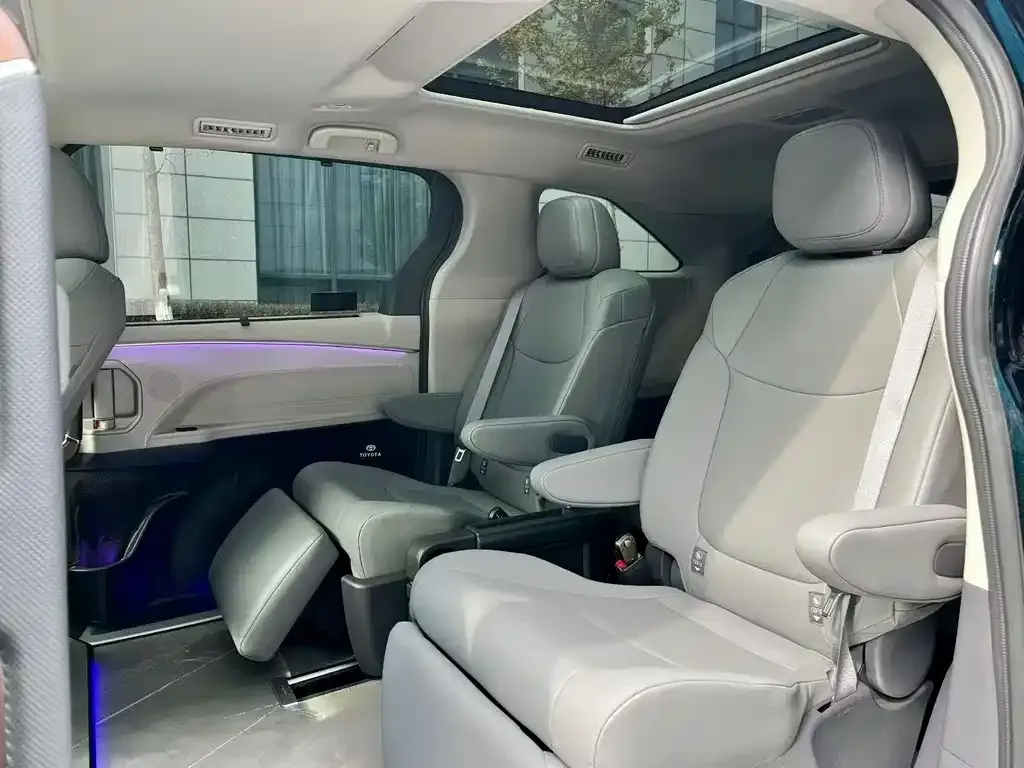 Toyota Granvia — фото 2