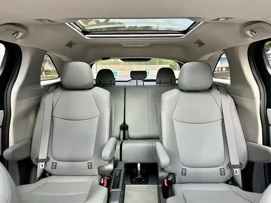 Toyota Granvia — фото 9