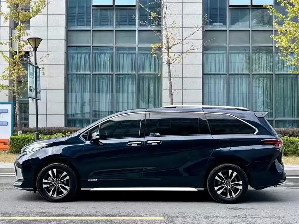 Toyota Granvia — фото 5