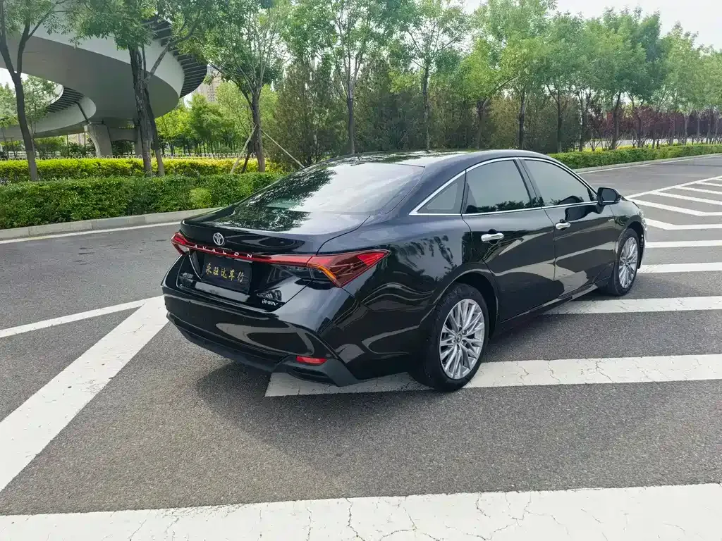 Toyota Avalon — фото 10