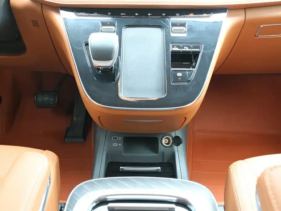 Hongqi HQ9 PHEV 2024 из CN, фото 3