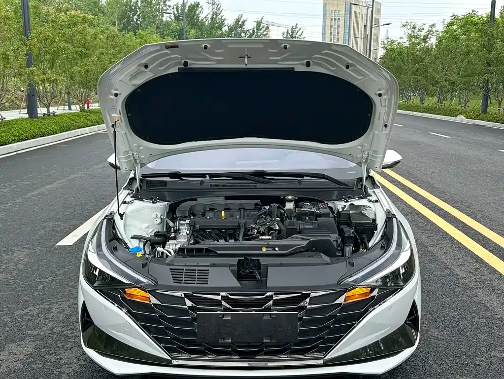 Hyundai Elantra — фото 9