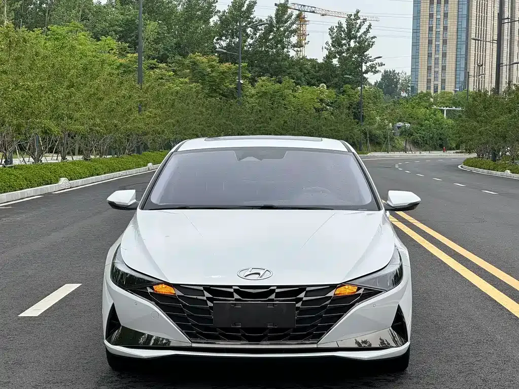 Hyundai Elantra — фото 8