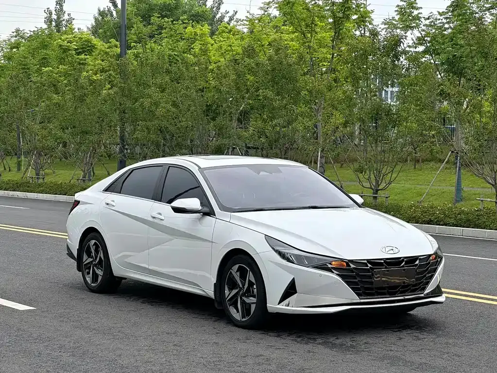 Hyundai Elantra — фото 10