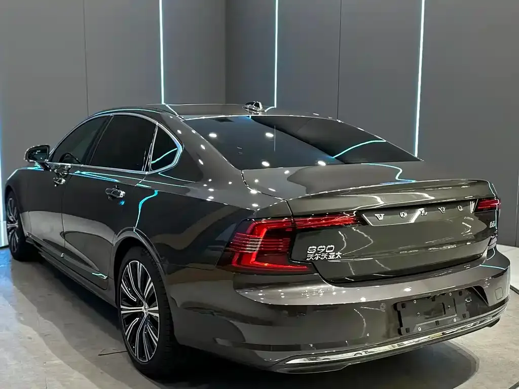 Volvo S90 — фото 10
