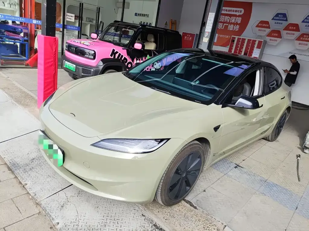 Tesla Model 3 — фото 1