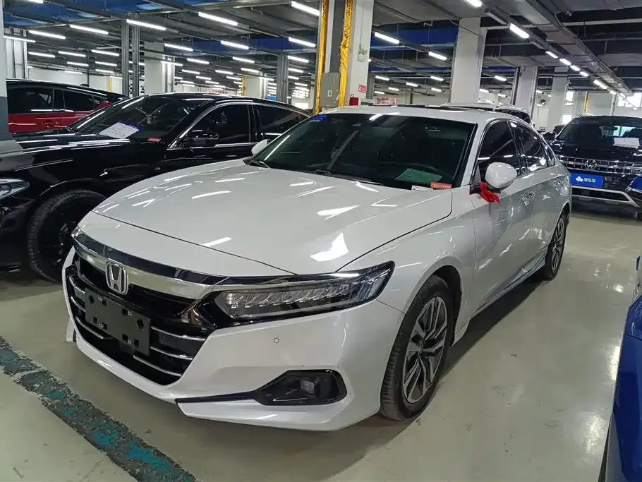 Honda Accord — фото 1