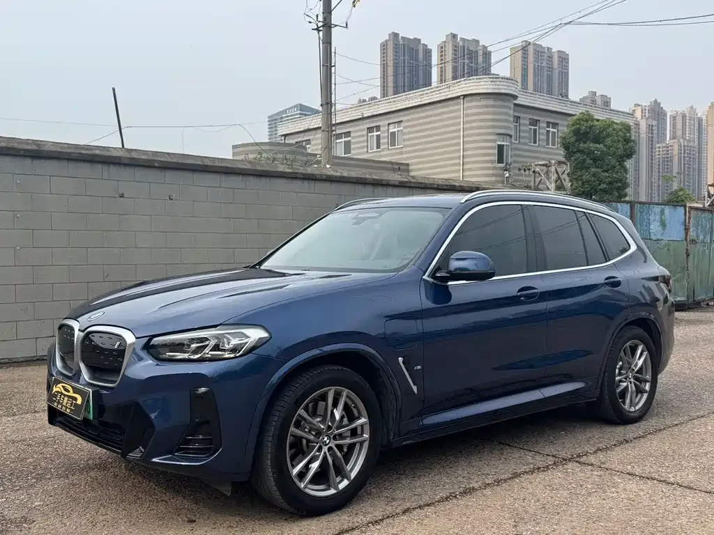 BMW iX3 — фото 1
