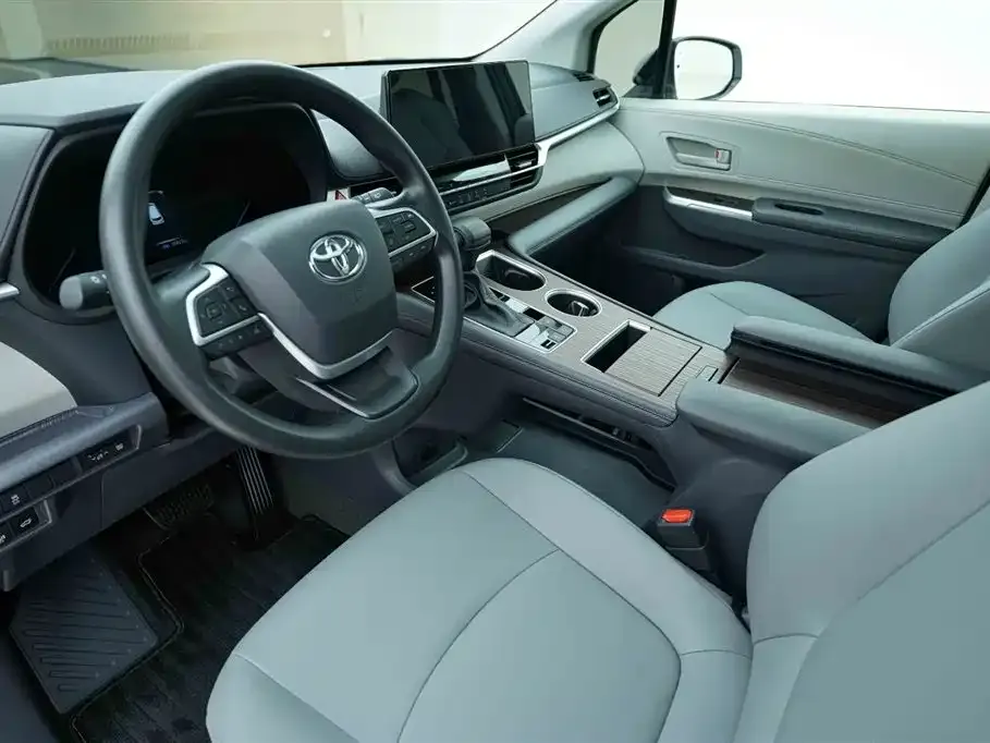 Toyota Granvia — фото 6