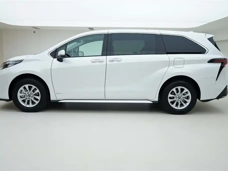Toyota Granvia — фото 10