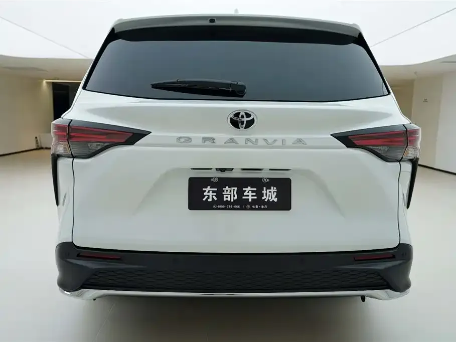 Toyota Granvia — фото 9