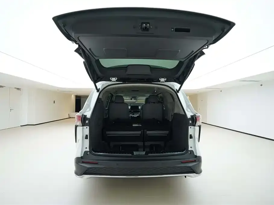 Toyota Granvia — фото 5