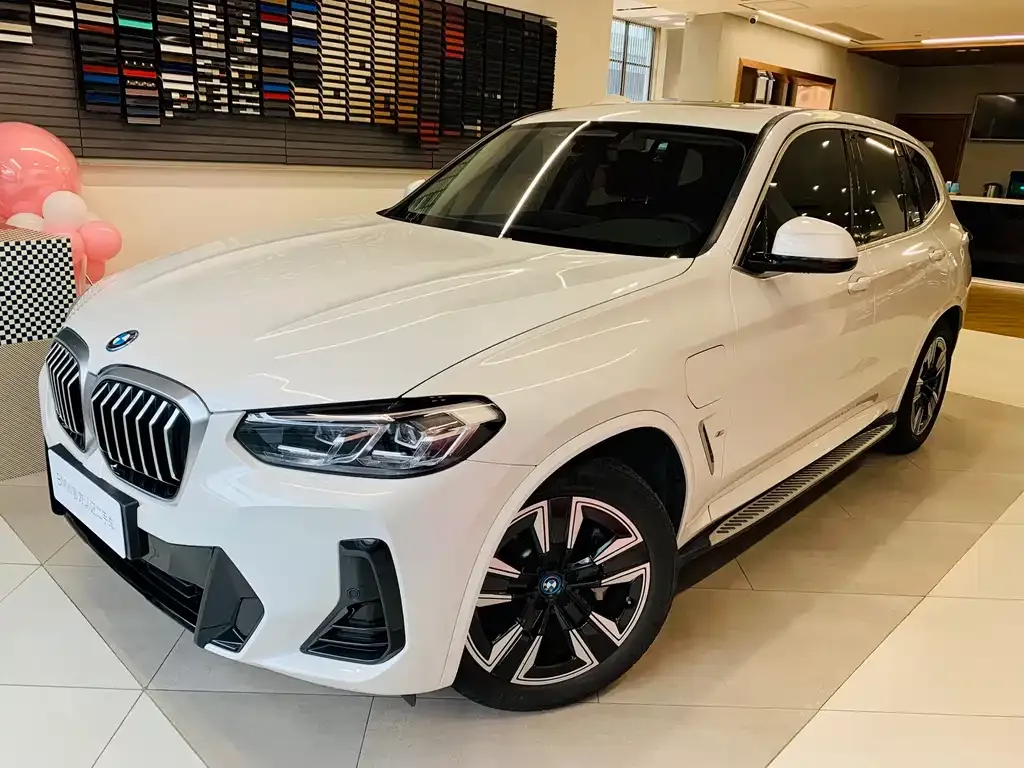 BMW iX3 — фото 1
