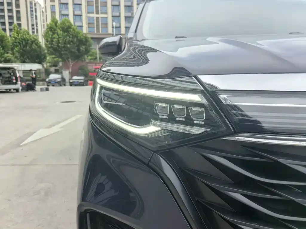 Roewe iMAX8 — фото 2