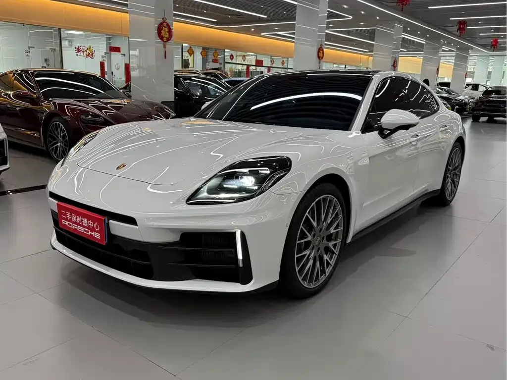 Porsche Panamera — фото 1
