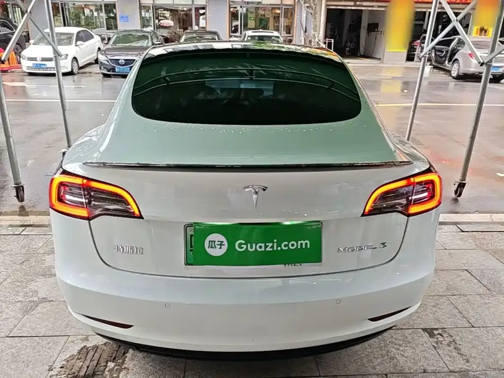 Tesla Model 3 — фото 3