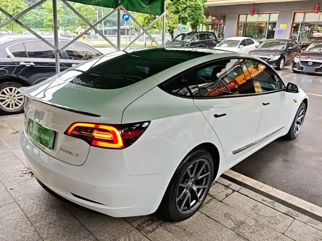 Tesla Model 3 — фото 10