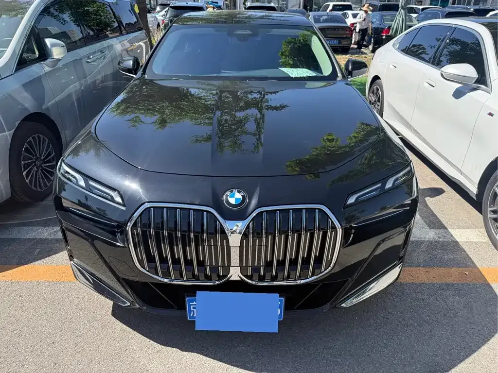 BMW 7 Series — фото 10