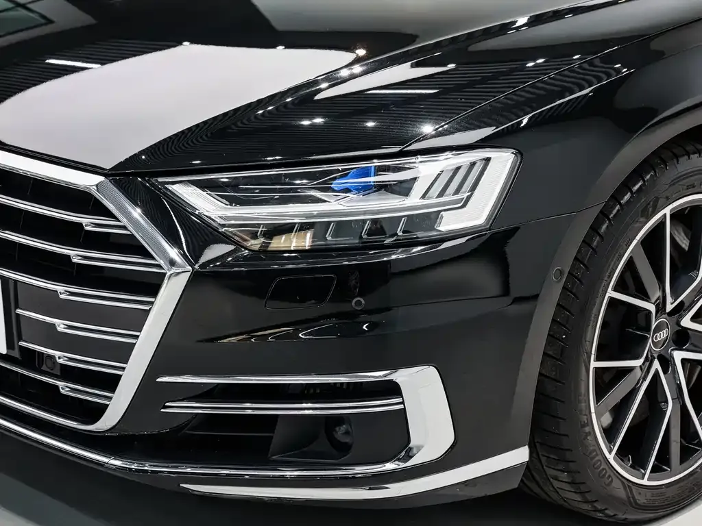 Audi A8 — фото 8