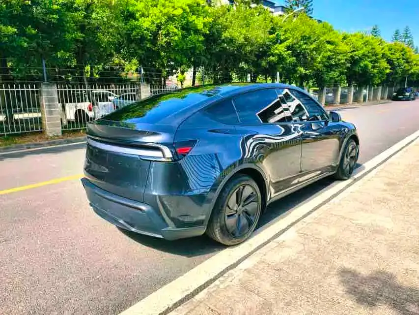 Tesla Model Y — фото 8
