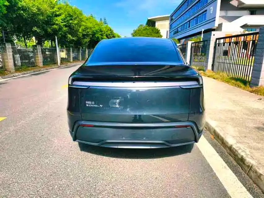 Tesla Model Y — фото 4