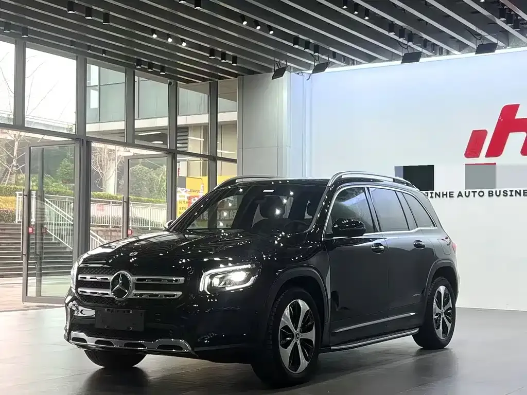 Mercedes-Benz GLB — фото 1