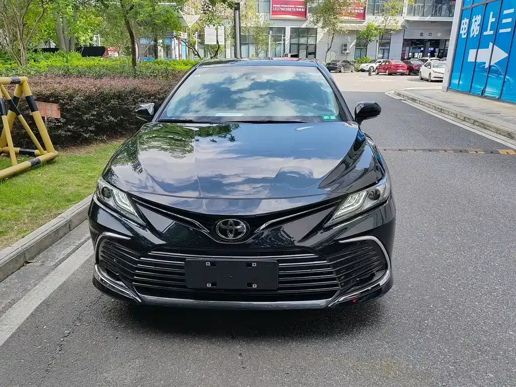 Toyota Camry — фото 9