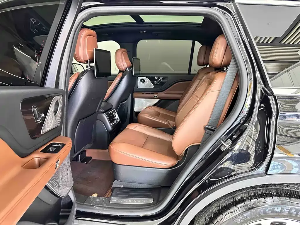 Lincoln Aviator — фото 8