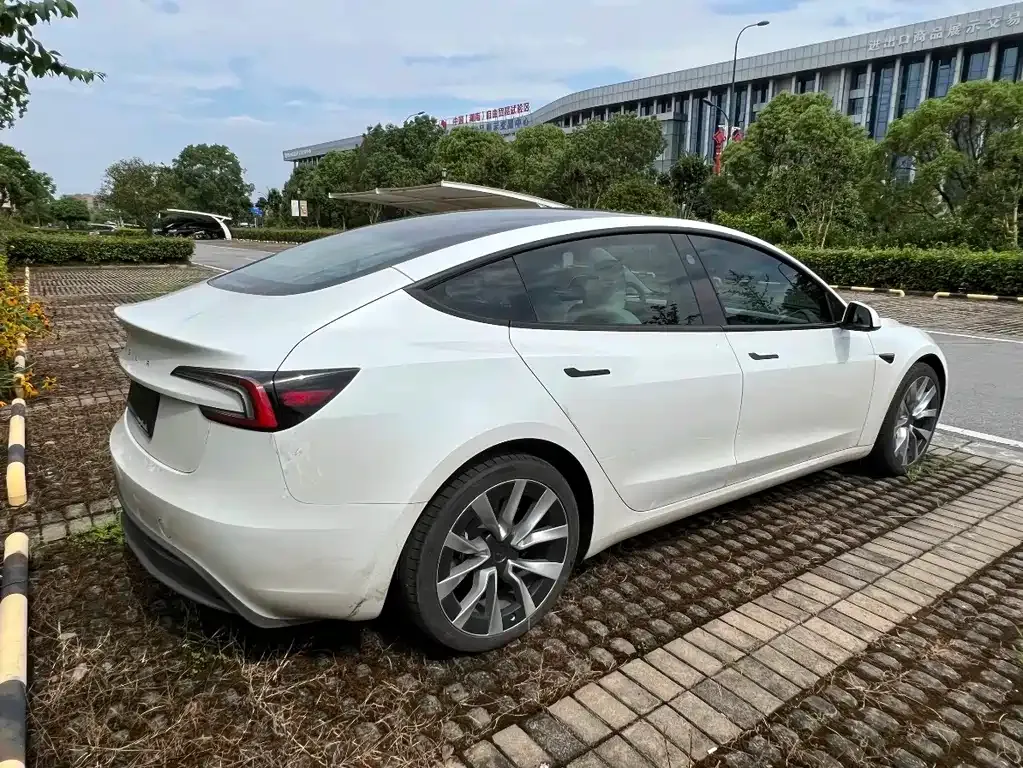 Tesla Model 3 — фото 8
