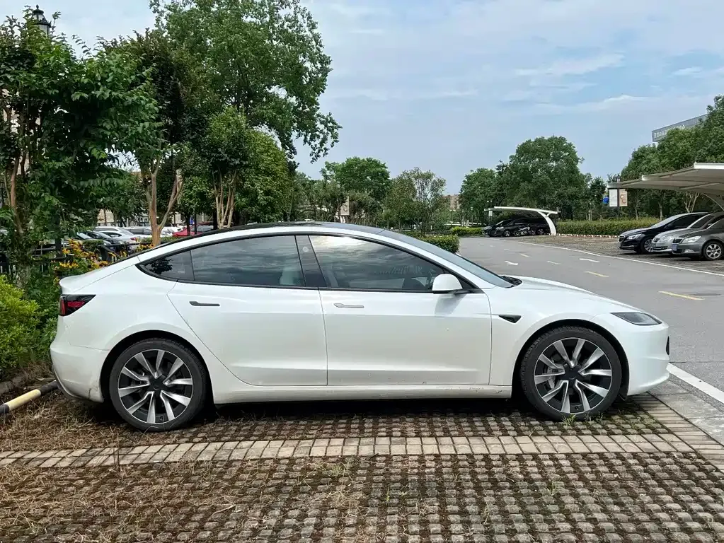 Tesla Model 3 — фото 9