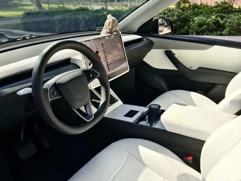 Tesla Model 3 — фото 4