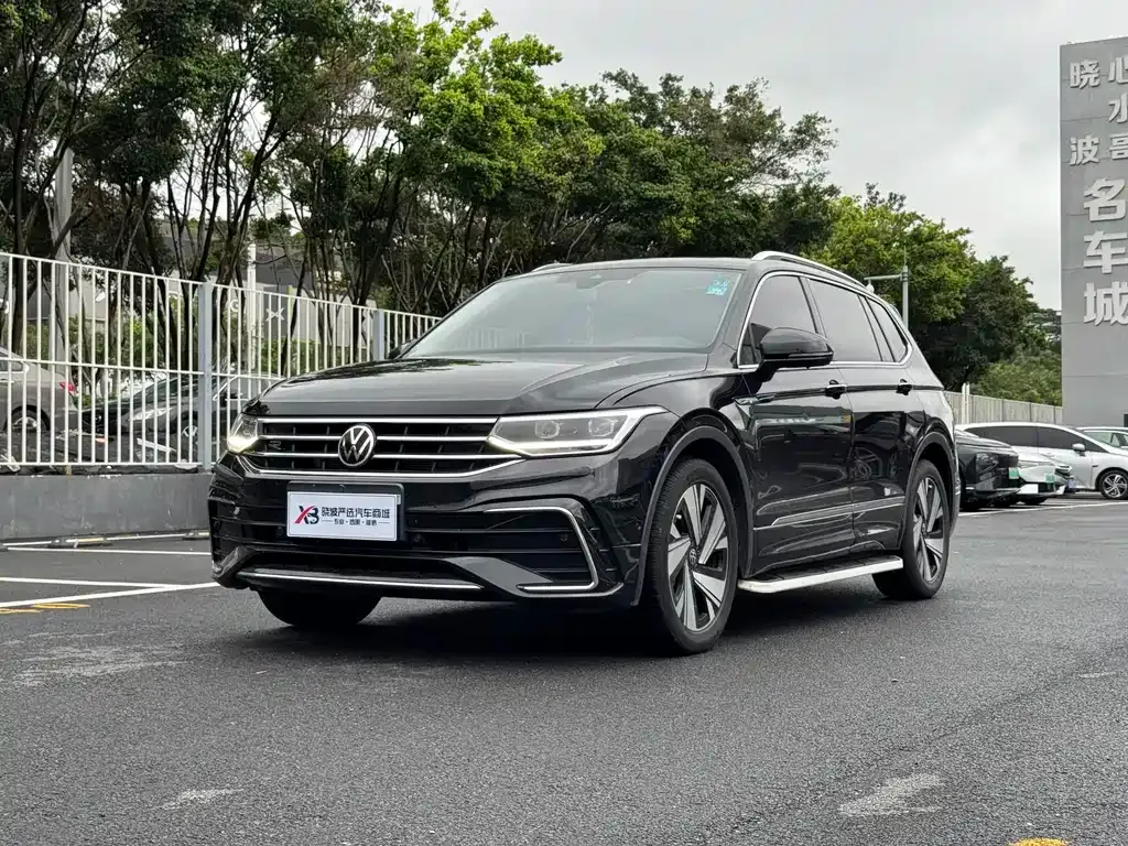 Volkswagen Tiguan L — фото 1