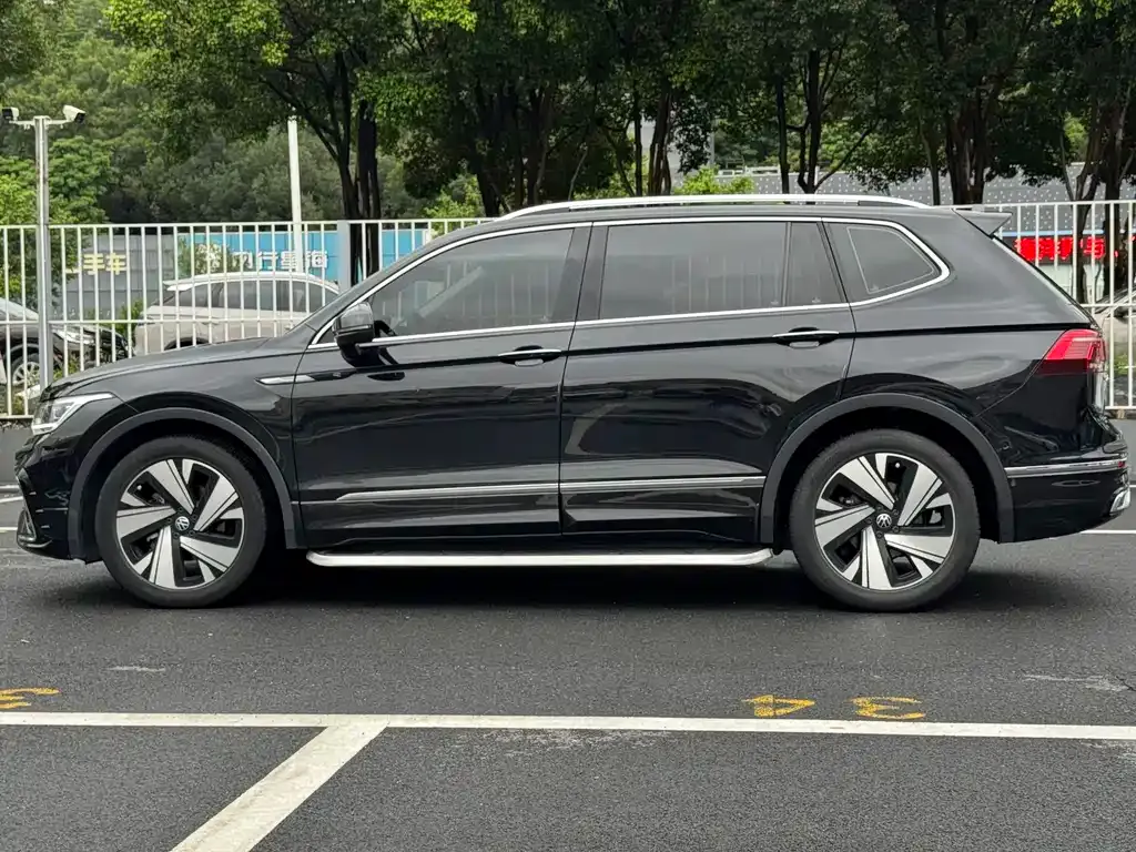 Volkswagen Tiguan L — фото 7