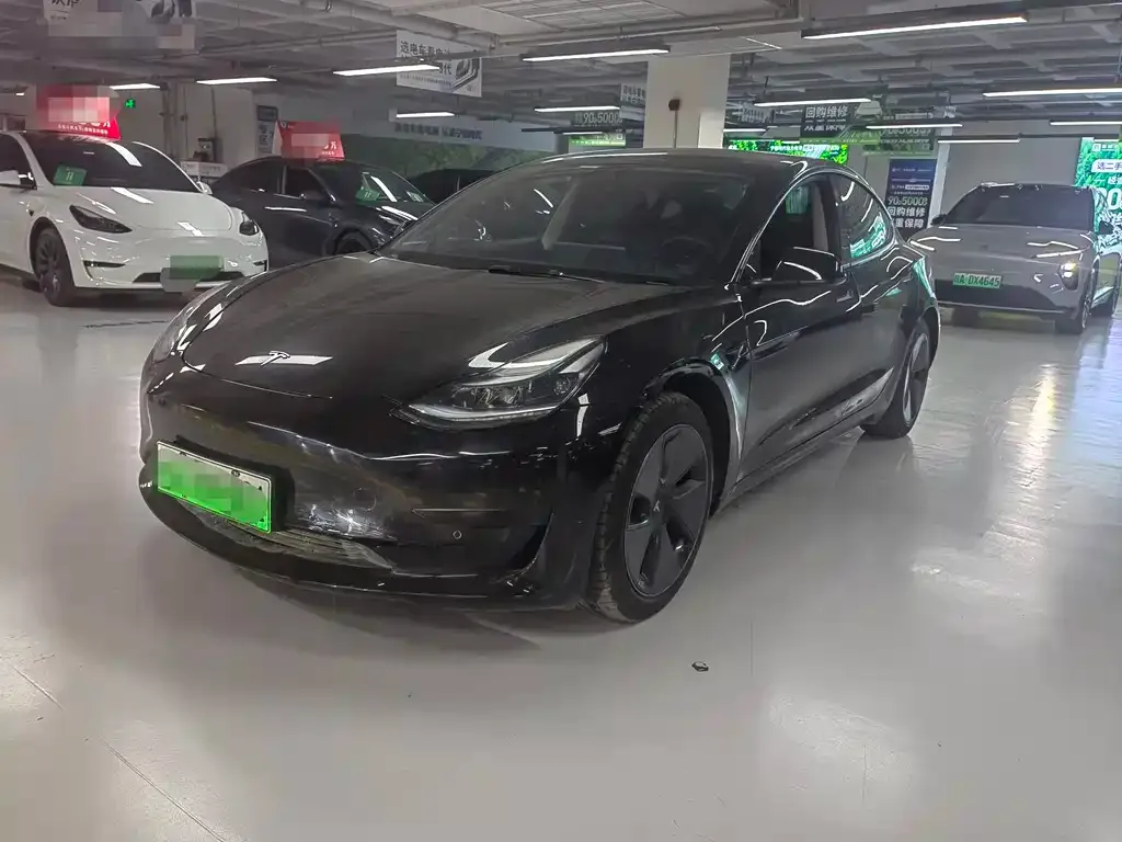 Tesla Model 3 — фото 1