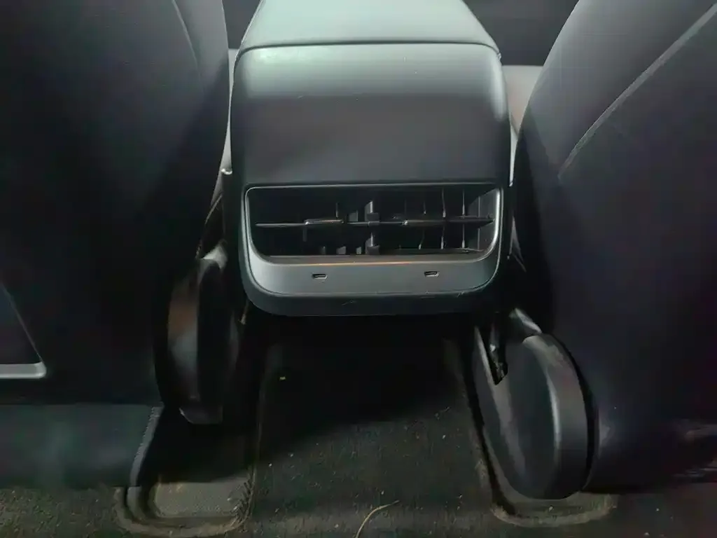 Tesla Model 3 — фото 4