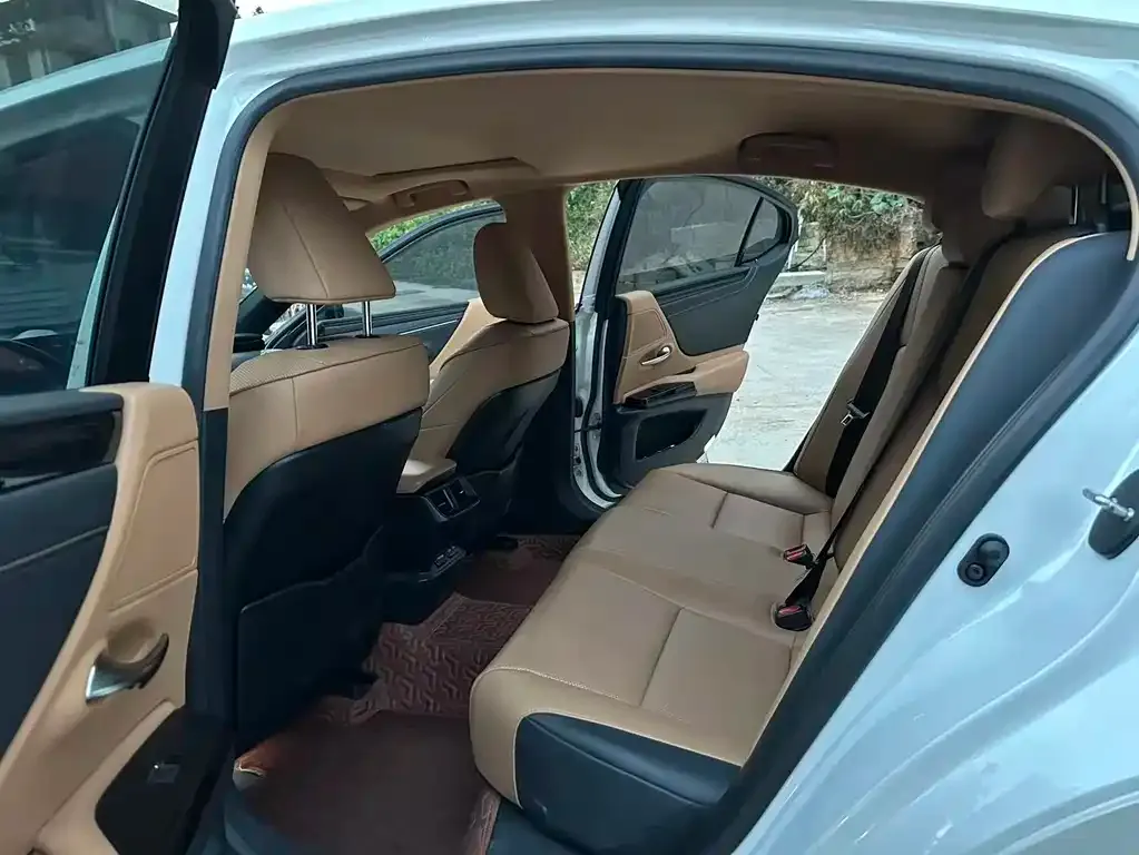 Lexus ES 2023 из CN, фото 2