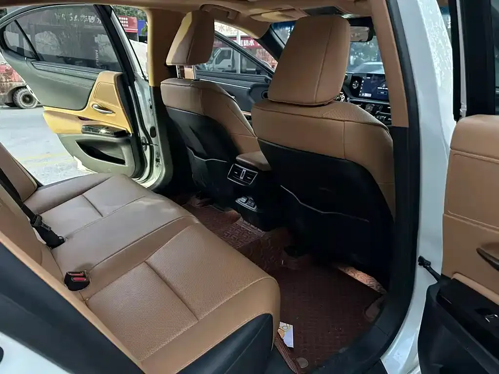 Lexus ES 2023 из CN, фото 8