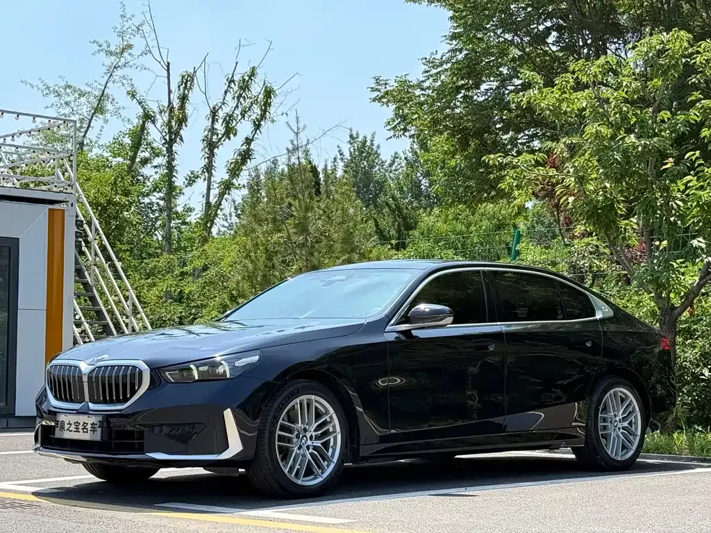 BMW 5 Series — фото 10