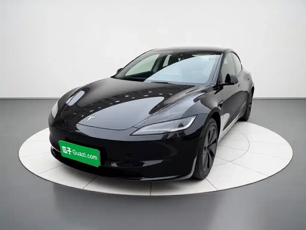 Tesla Model 3 — фото 1