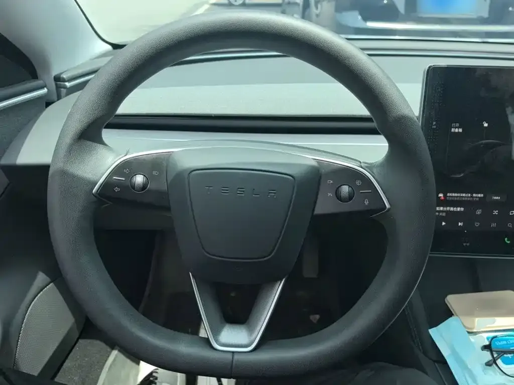 Tesla Model 3 — фото 6