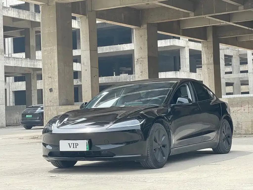 Tesla Model 3 — фото 1