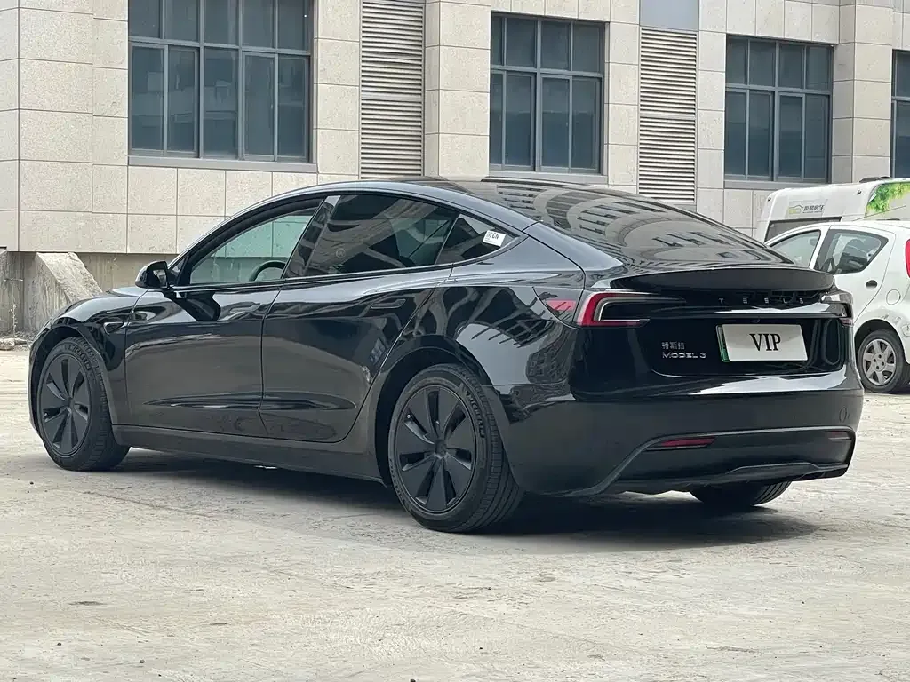 Tesla Model 3 — фото 3